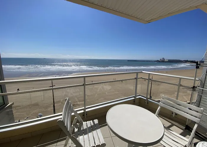 La Brise - 2 Etoiles Face 莱萨布勒-多洛讷